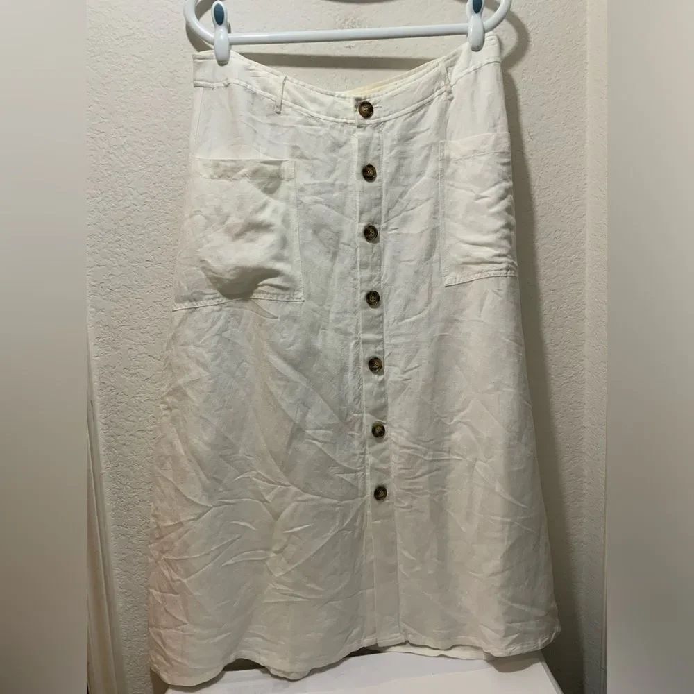 Tribal Jeans white Linen skirt size 12 front pockets buttoned